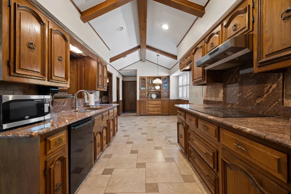 2702 Wagonwheel Drive Carrollton, TX 75006