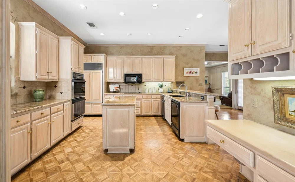 4428 Hollow Oak Drive Dallas, TX 75287