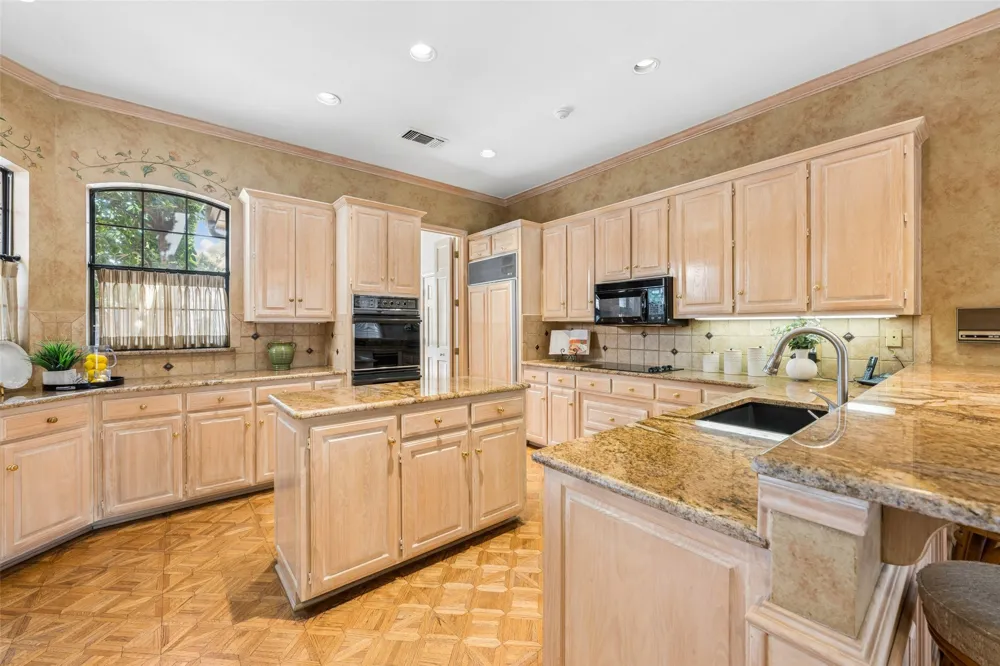 4428 Hollow Oak Drive Dallas, TX 75287