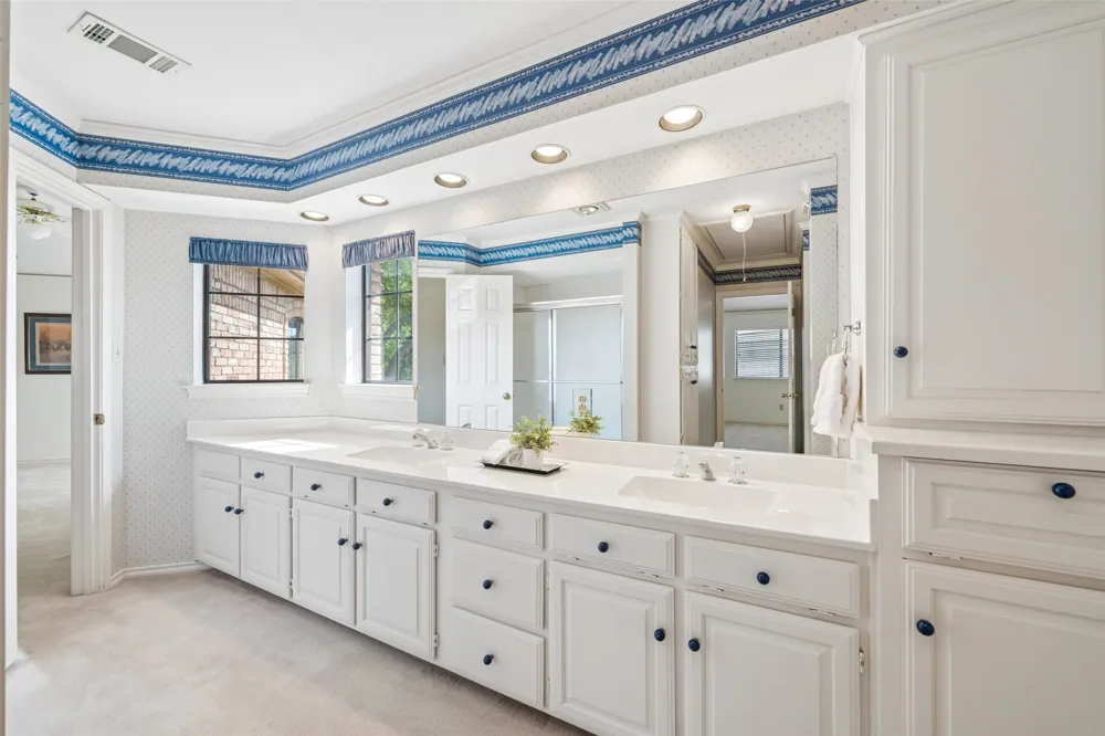 4428 Hollow Oak Drive Dallas, TX 75287