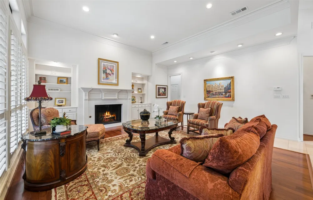 4428 Hollow Oak Drive Dallas, TX 75287