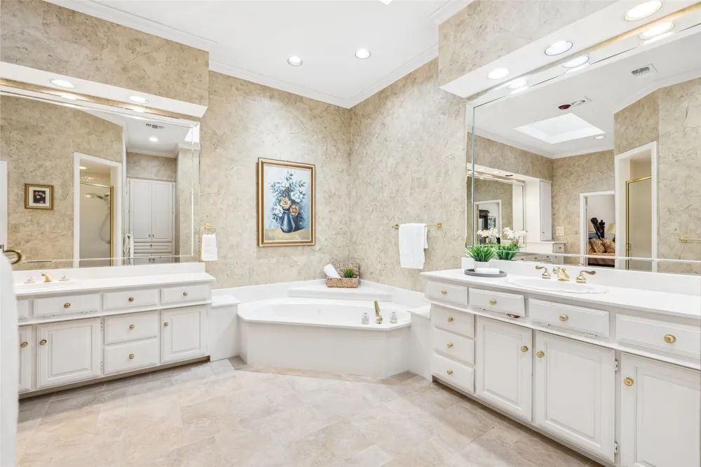 4428 Hollow Oak Drive Dallas, TX 75287