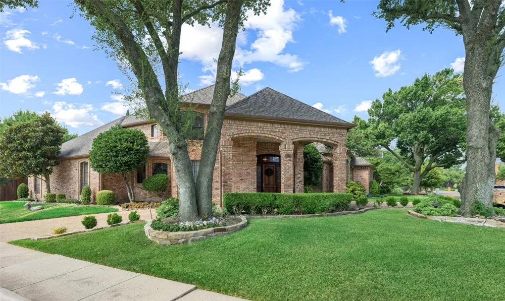 4428 Hollow Oak Drive Dallas, TX 75287