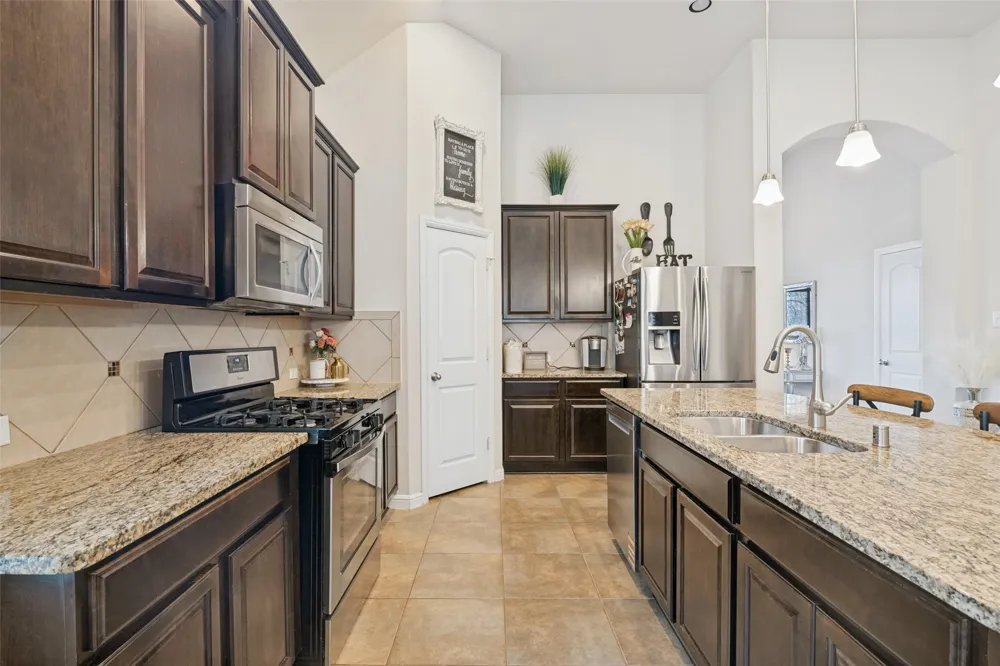 3827 Mustang Avenue Sachse, TX 75048