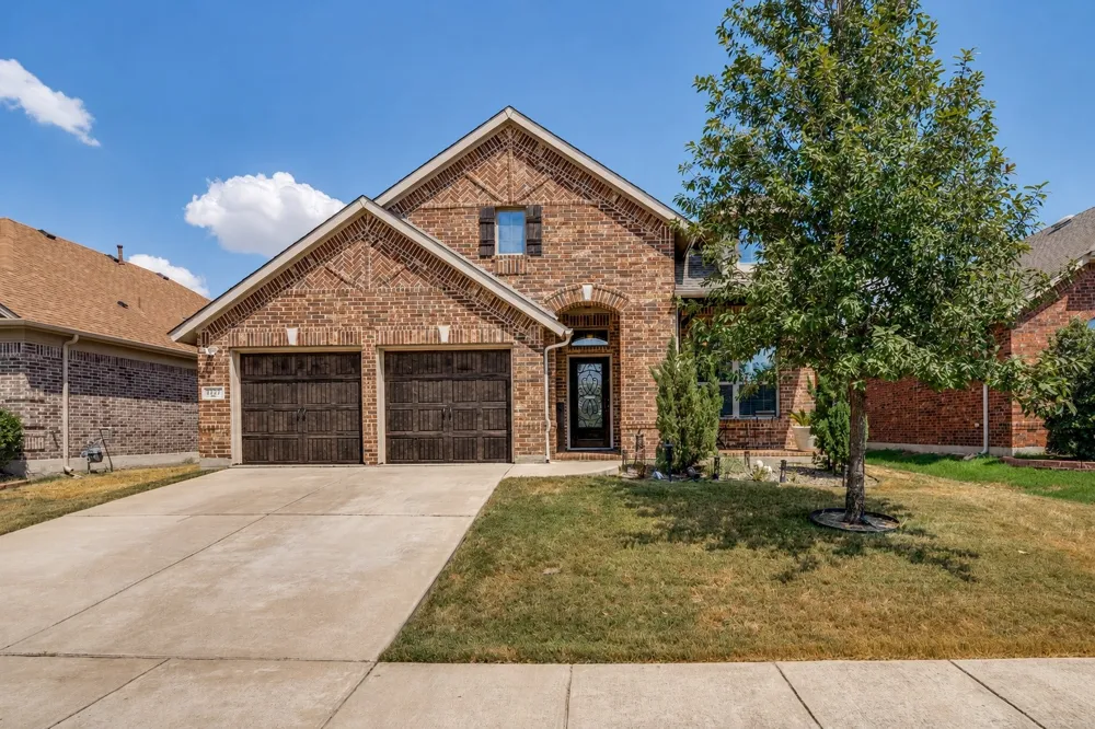 3827 Mustang Avenue Sachse, TX 75048