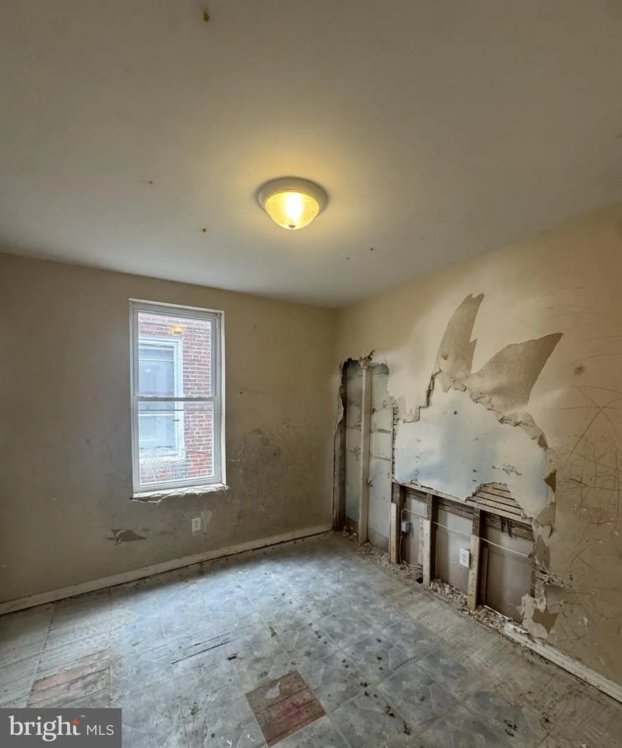123 E MAYLAND STREET Philadelphia, PA 19144