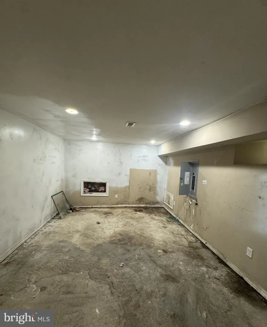 123 E MAYLAND STREET Philadelphia, PA 19144