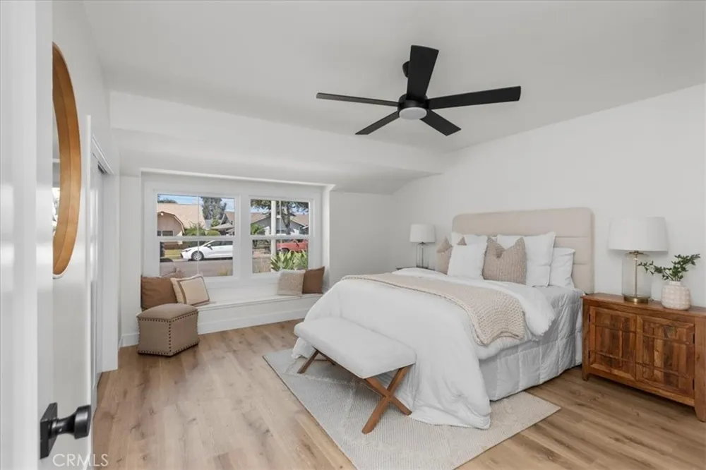 12042 Davenport Los Alamitos, CA 90720