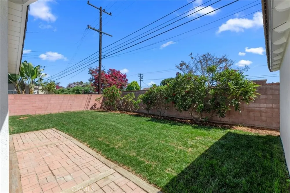 12042 Davenport Los Alamitos, CA 90720
