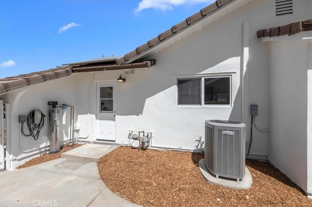 12042 Davenport Los Alamitos, CA 90720