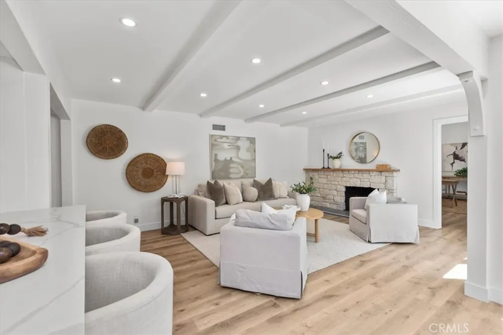 12042 Davenport Los Alamitos, CA 90720