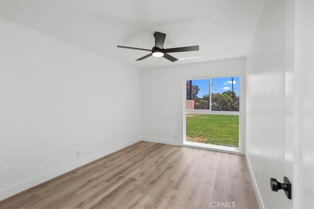 12042 Davenport Los Alamitos, CA 90720