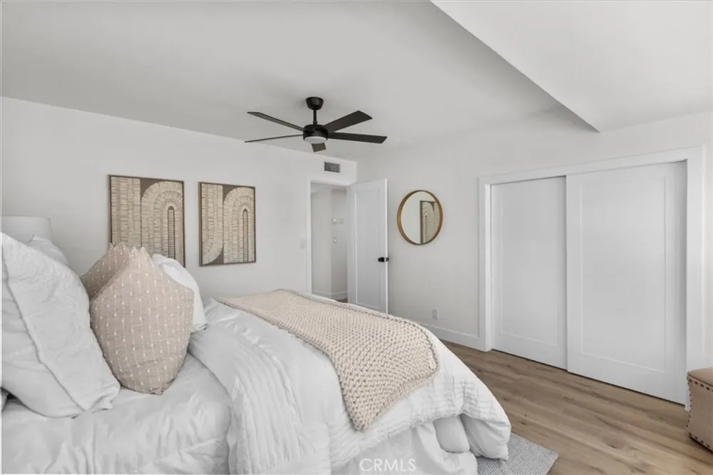 12042 Davenport Los Alamitos, CA 90720