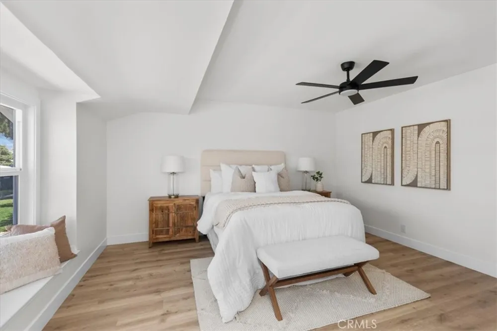 12042 Davenport Los Alamitos, CA 90720