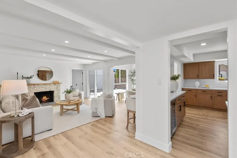 12042 Davenport Los Alamitos, CA 90720