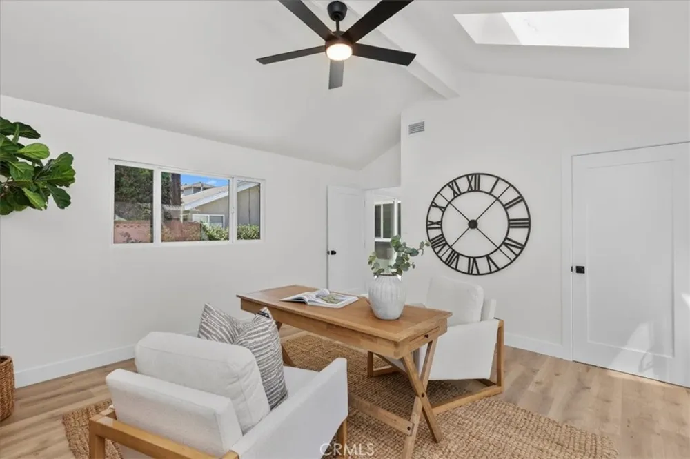 12042 Davenport Los Alamitos, CA 90720
