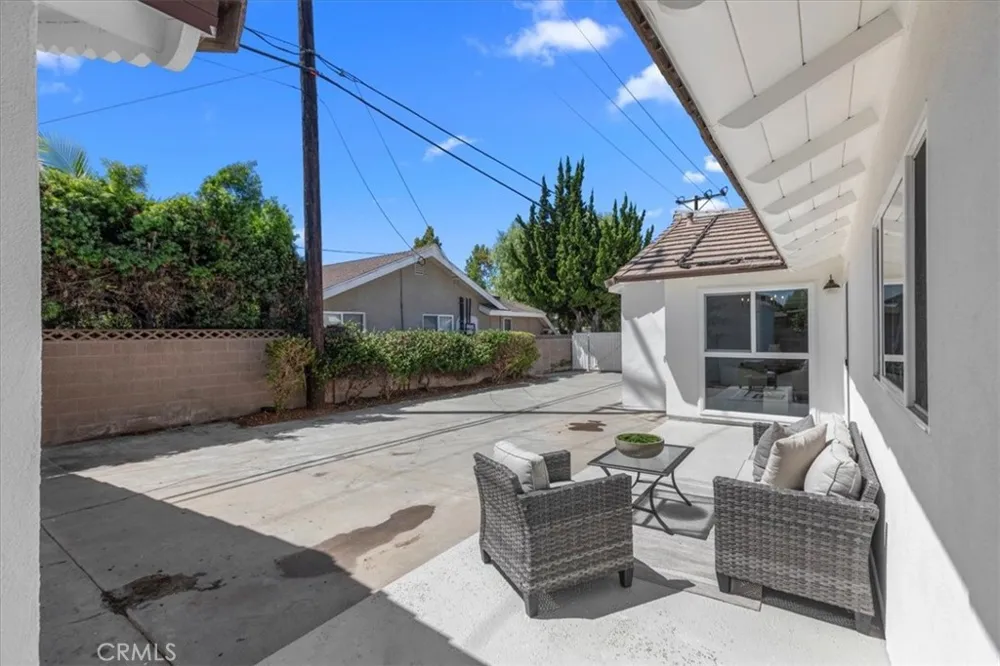 12042 Davenport Los Alamitos, CA 90720