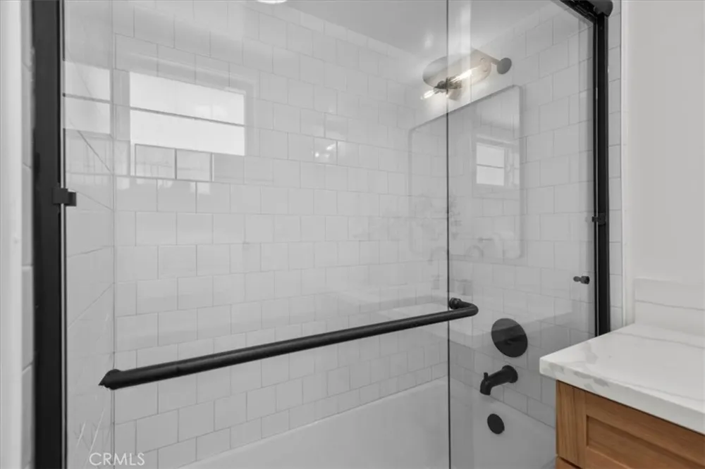 12042 Davenport Los Alamitos, CA 90720