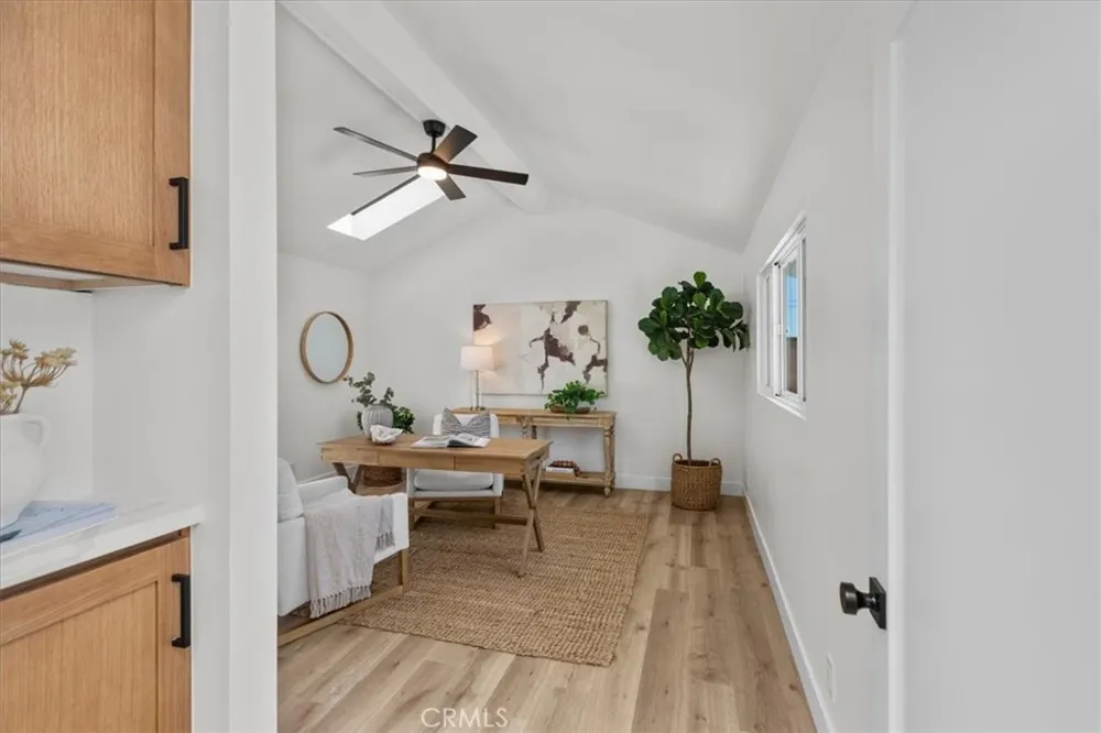 12042 Davenport Los Alamitos, CA 90720