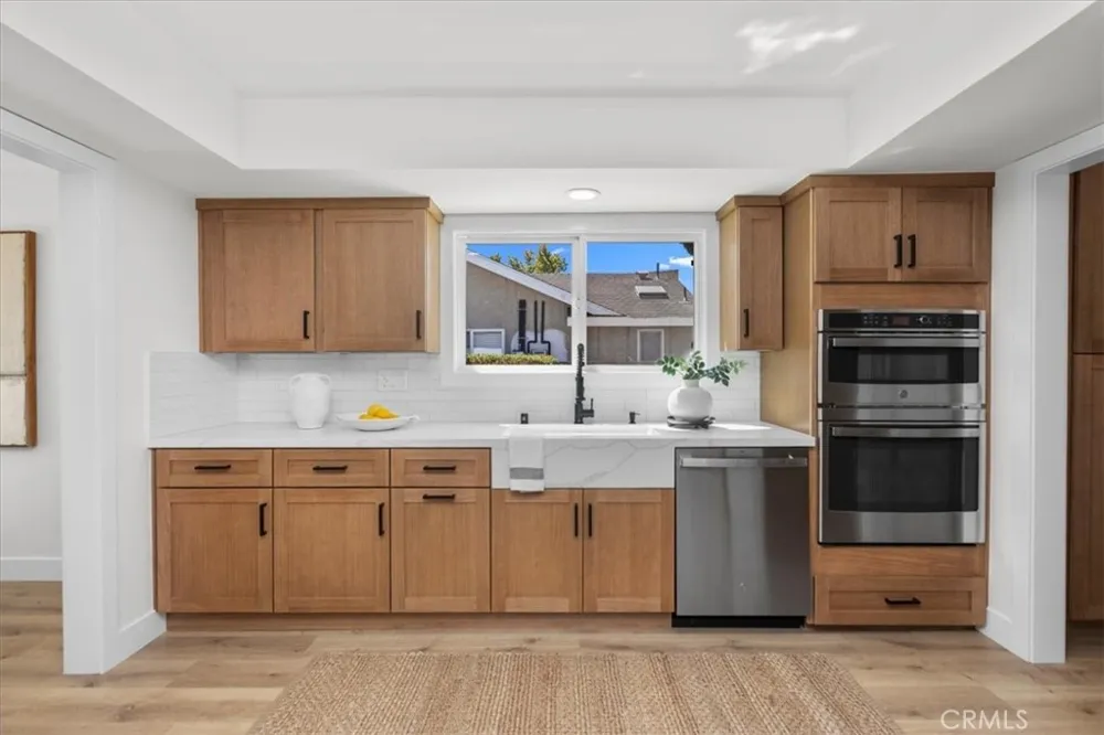 12042 Davenport Los Alamitos, CA 90720