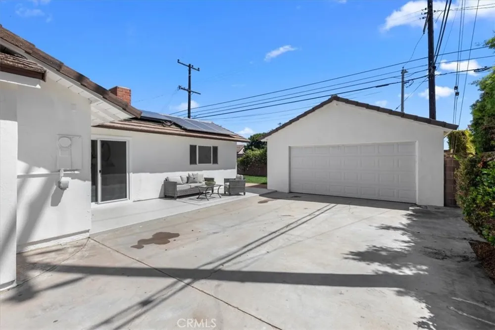 12042 Davenport Los Alamitos, CA 90720