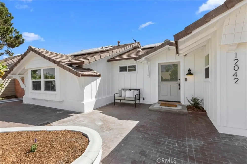 12042 Davenport Los Alamitos, CA 90720