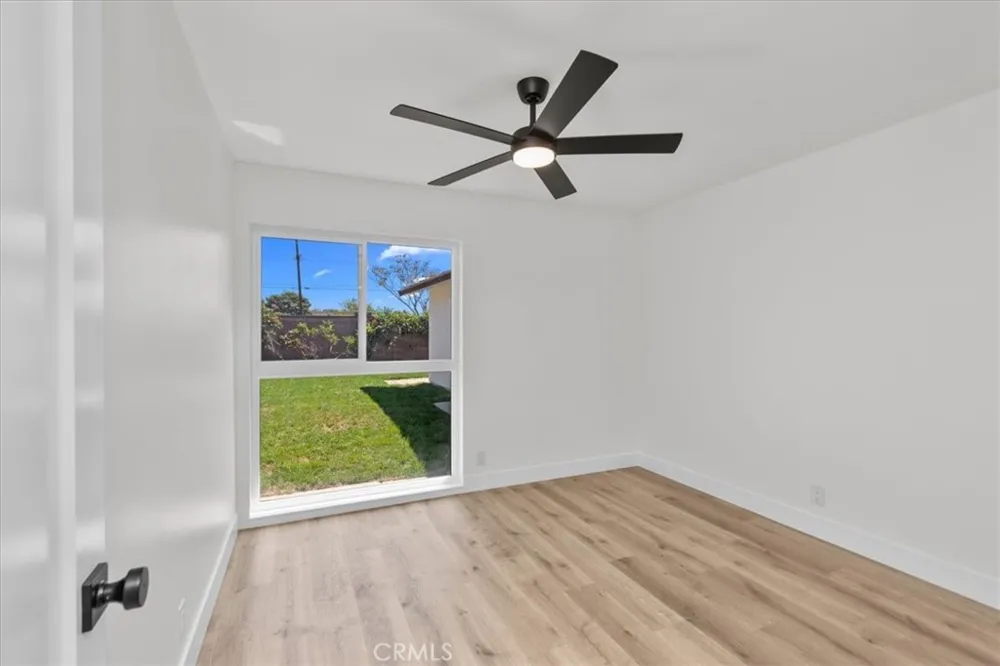 12042 Davenport Los Alamitos, CA 90720