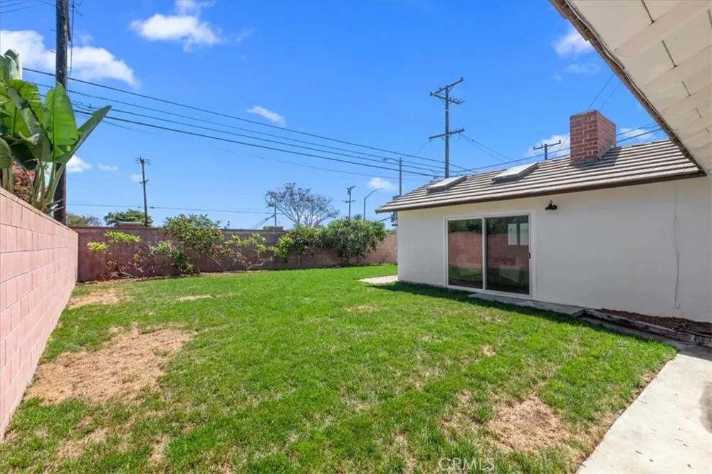 12042 Davenport Los Alamitos, CA 90720