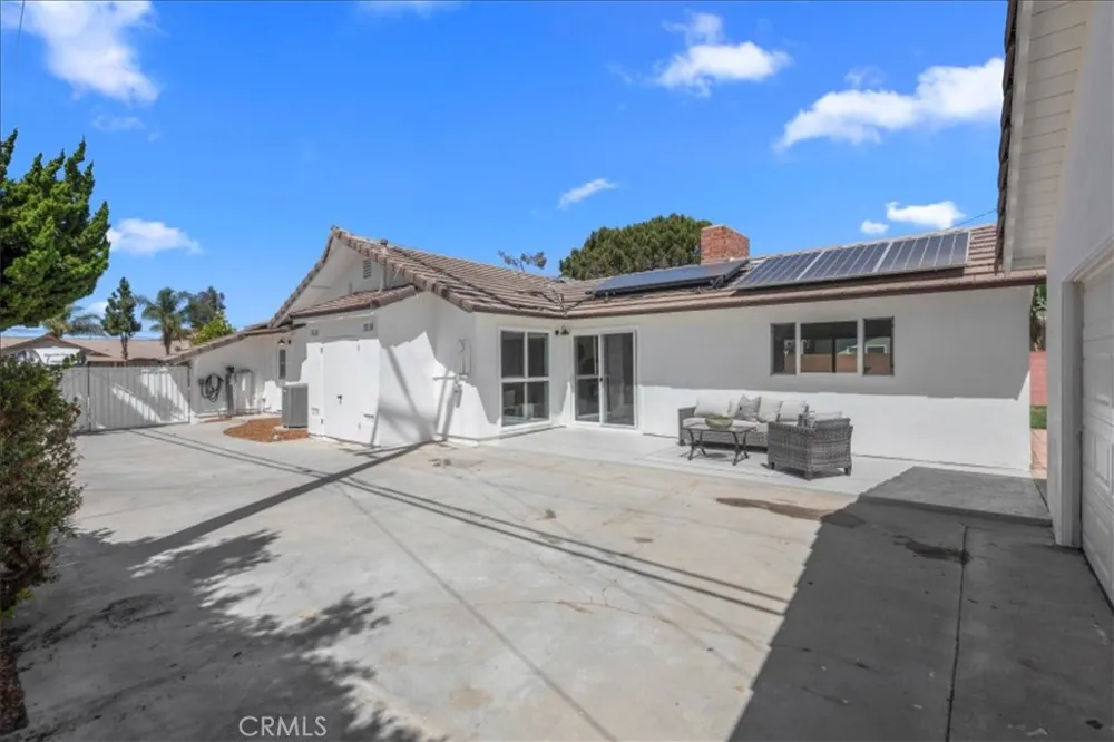 12042 Davenport Los Alamitos, CA 90720