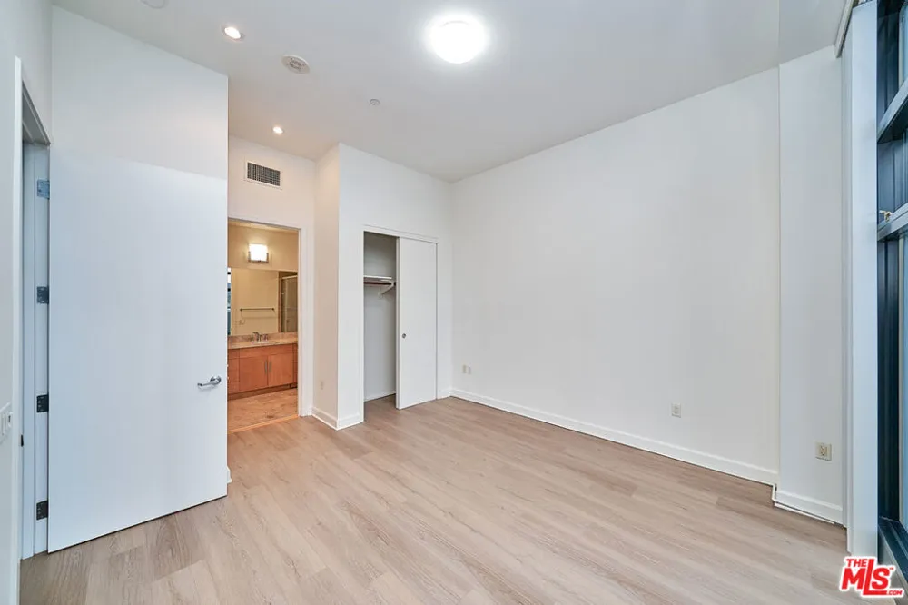3223 W 6th Street #604 Los Angeles, CA 90020