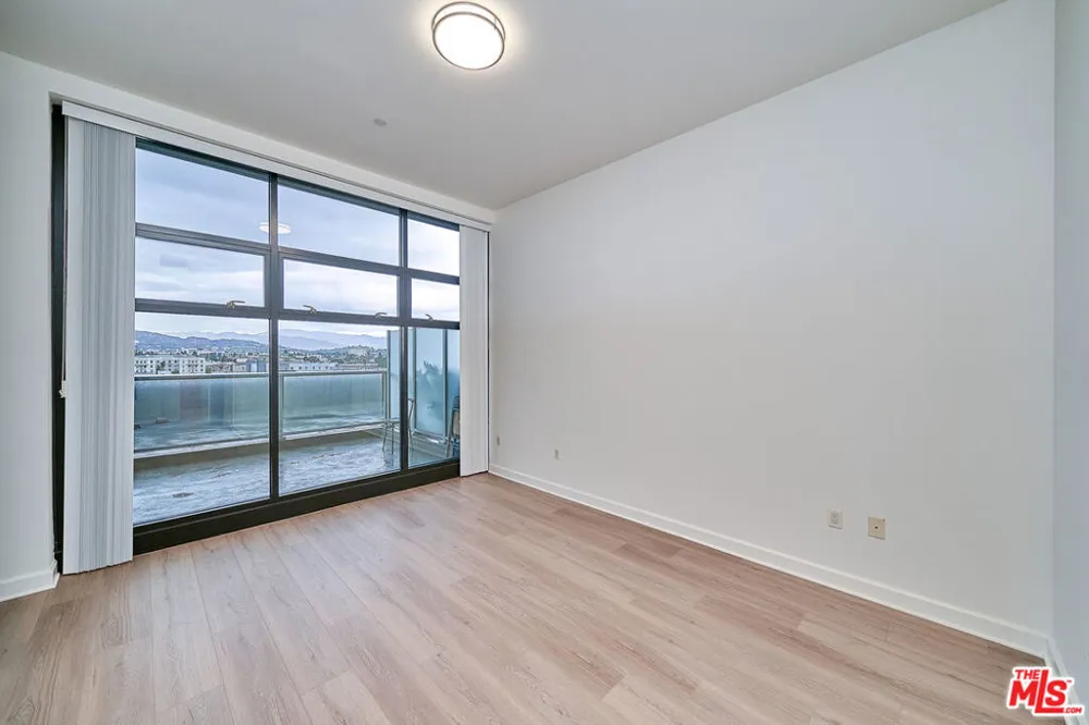 3223 W 6th Street #604 Los Angeles, CA 90020