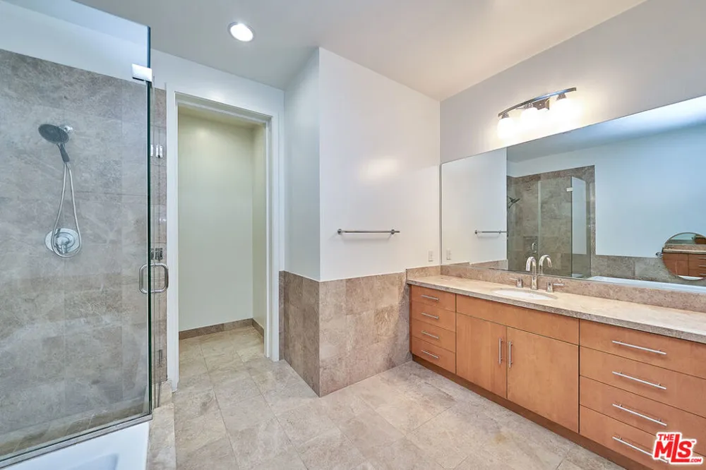 3223 W 6th Street #604 Los Angeles, CA 90020