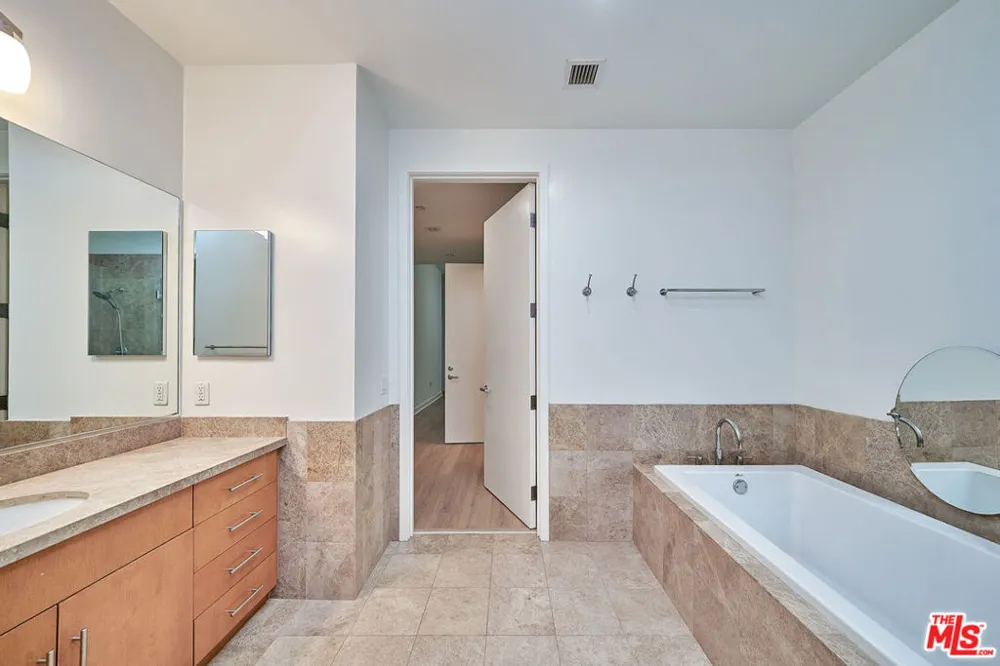 3223 W 6th Street #604 Los Angeles, CA 90020