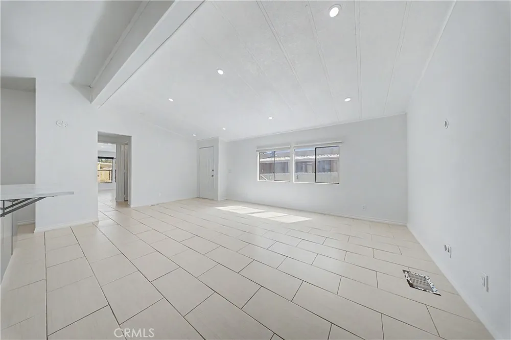 2545 E Avenue I #17 Lancaster, CA 93535