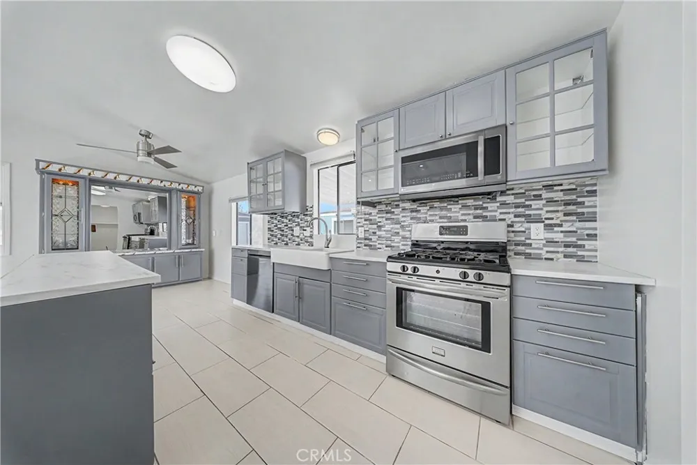 2545 E Avenue I #17 Lancaster, CA 93535