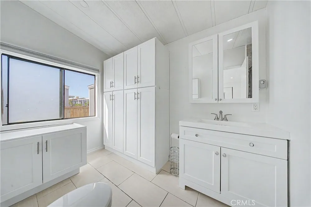 2545 E Avenue I #17 Lancaster, CA 93535