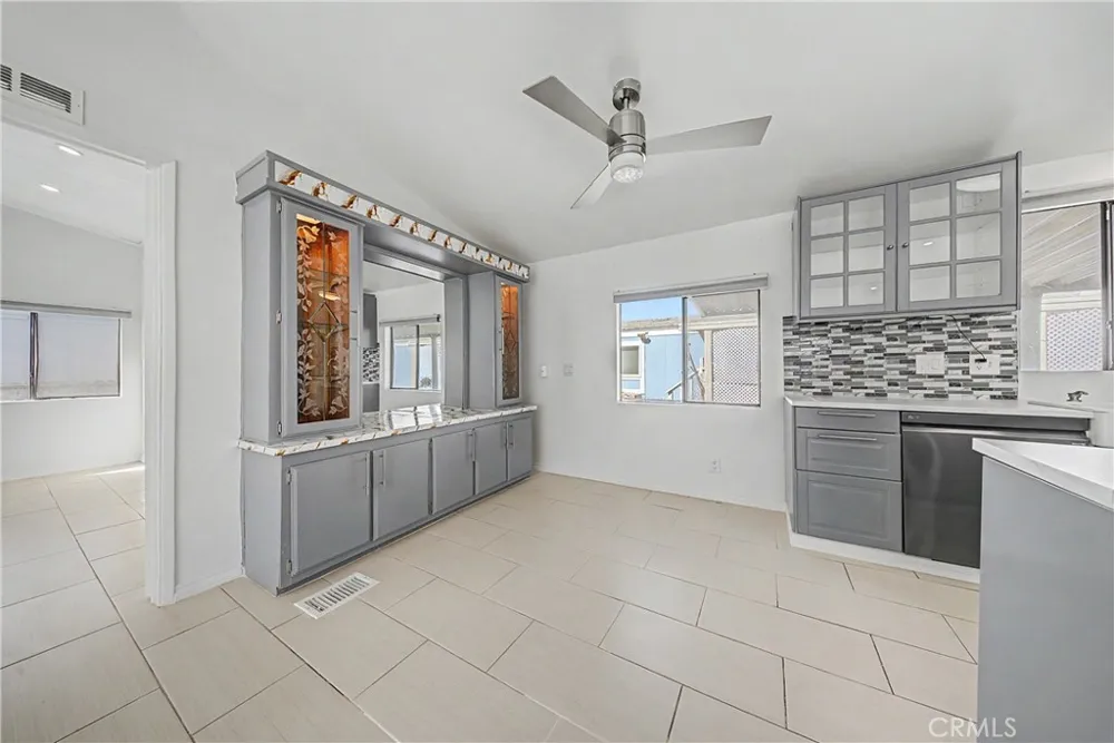 2545 E Avenue I #17 Lancaster, CA 93535