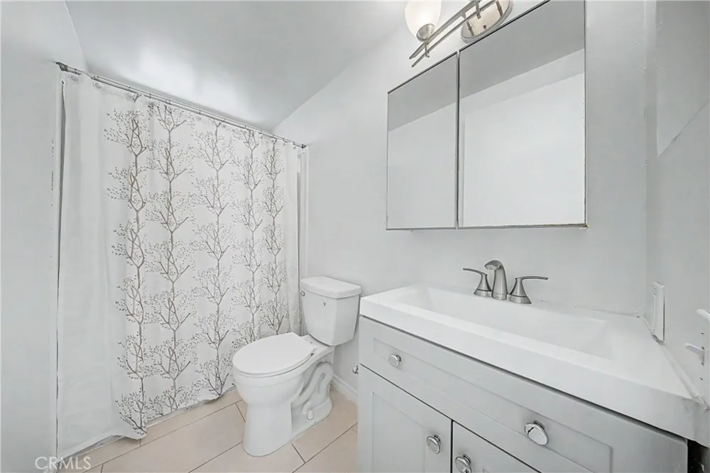 2545 E Avenue I #17 Lancaster, CA 93535