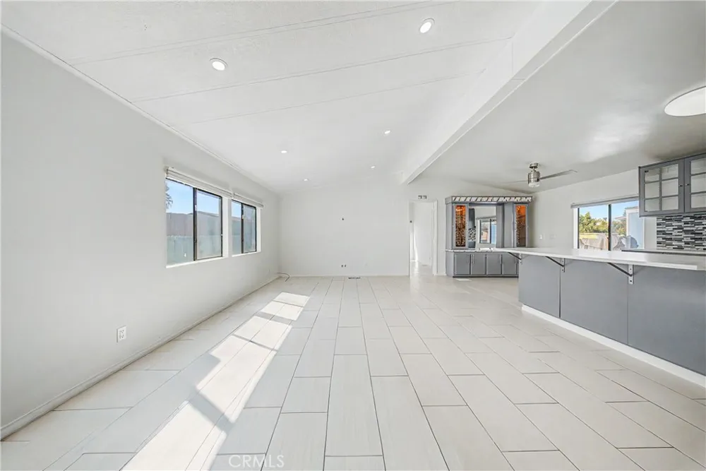 2545 E Avenue I #17 Lancaster, CA 93535