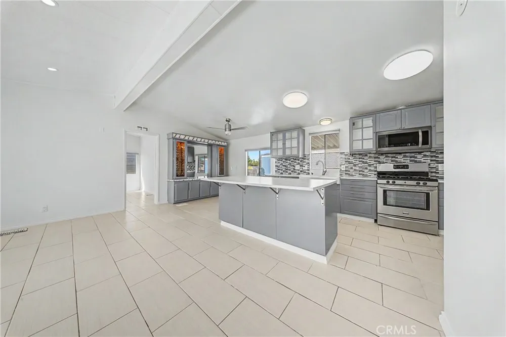 2545 E Avenue I #17 Lancaster, CA 93535