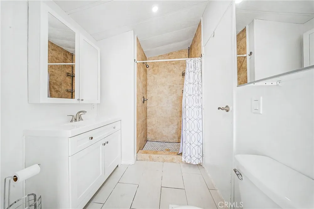 2545 E Avenue I #17 Lancaster, CA 93535