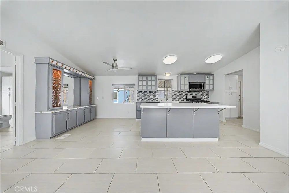 2545 E Avenue I #17 Lancaster, CA 93535