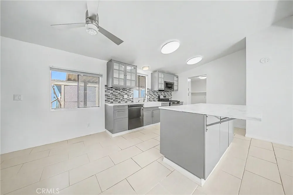 2545 E Avenue I #17 Lancaster, CA 93535