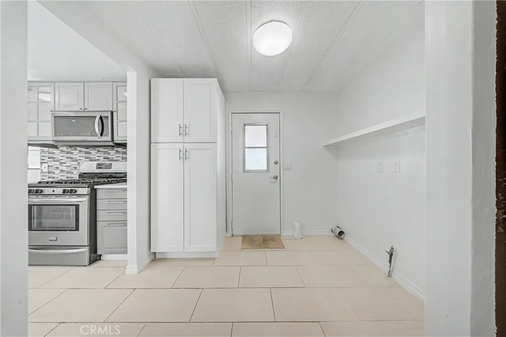2545 E Avenue I #17 Lancaster, CA 93535