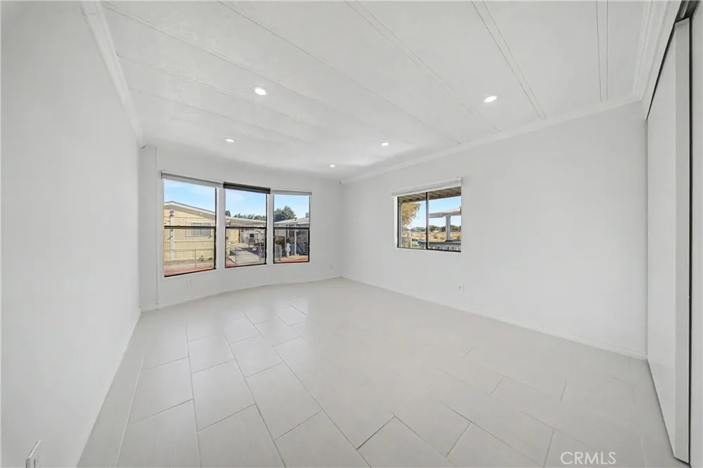 2545 E Avenue I #17 Lancaster, CA 93535