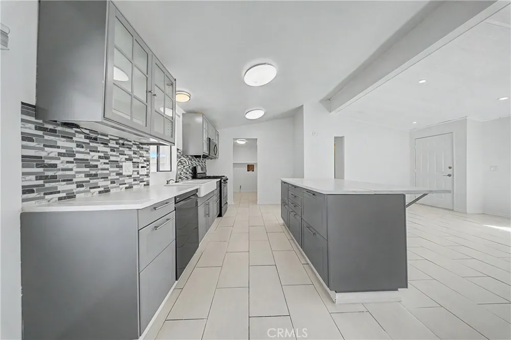 2545 E Avenue I #17 Lancaster, CA 93535