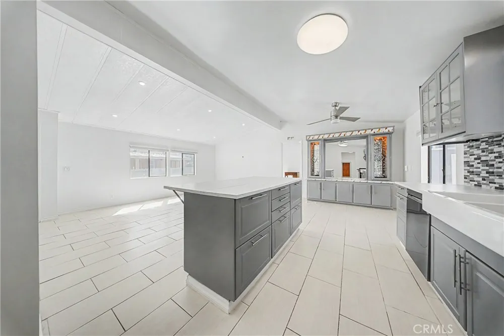 2545 E Avenue I #17 Lancaster, CA 93535