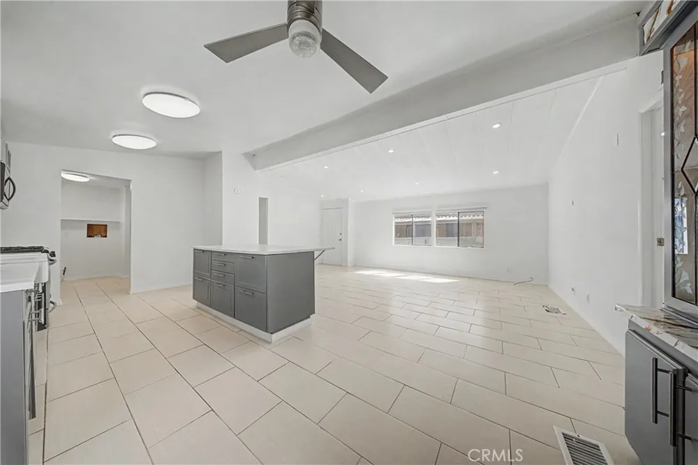 2545 E Avenue I #17 Lancaster, CA 93535