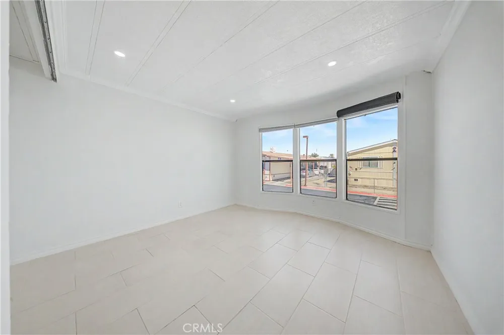 2545 E Avenue I #17 Lancaster, CA 93535