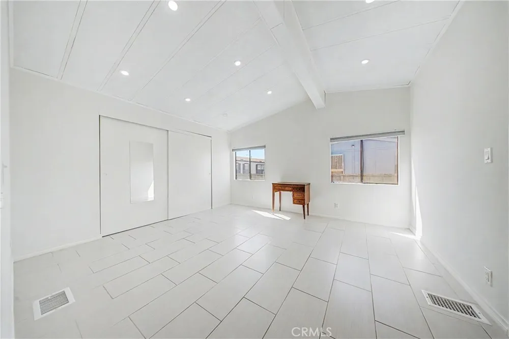 2545 E Avenue I #17 Lancaster, CA 93535